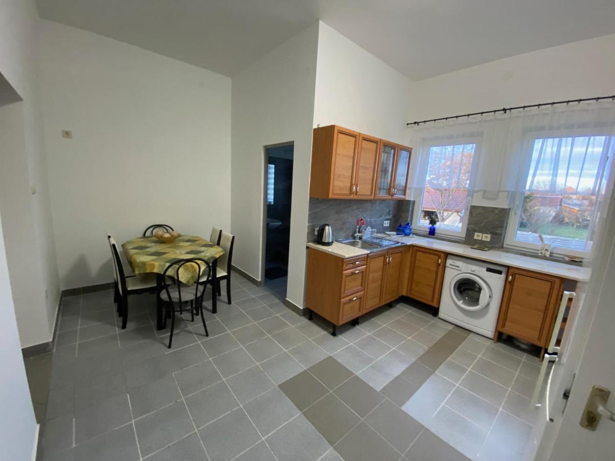 Tocc Apartman Gyál Eksteriør billede